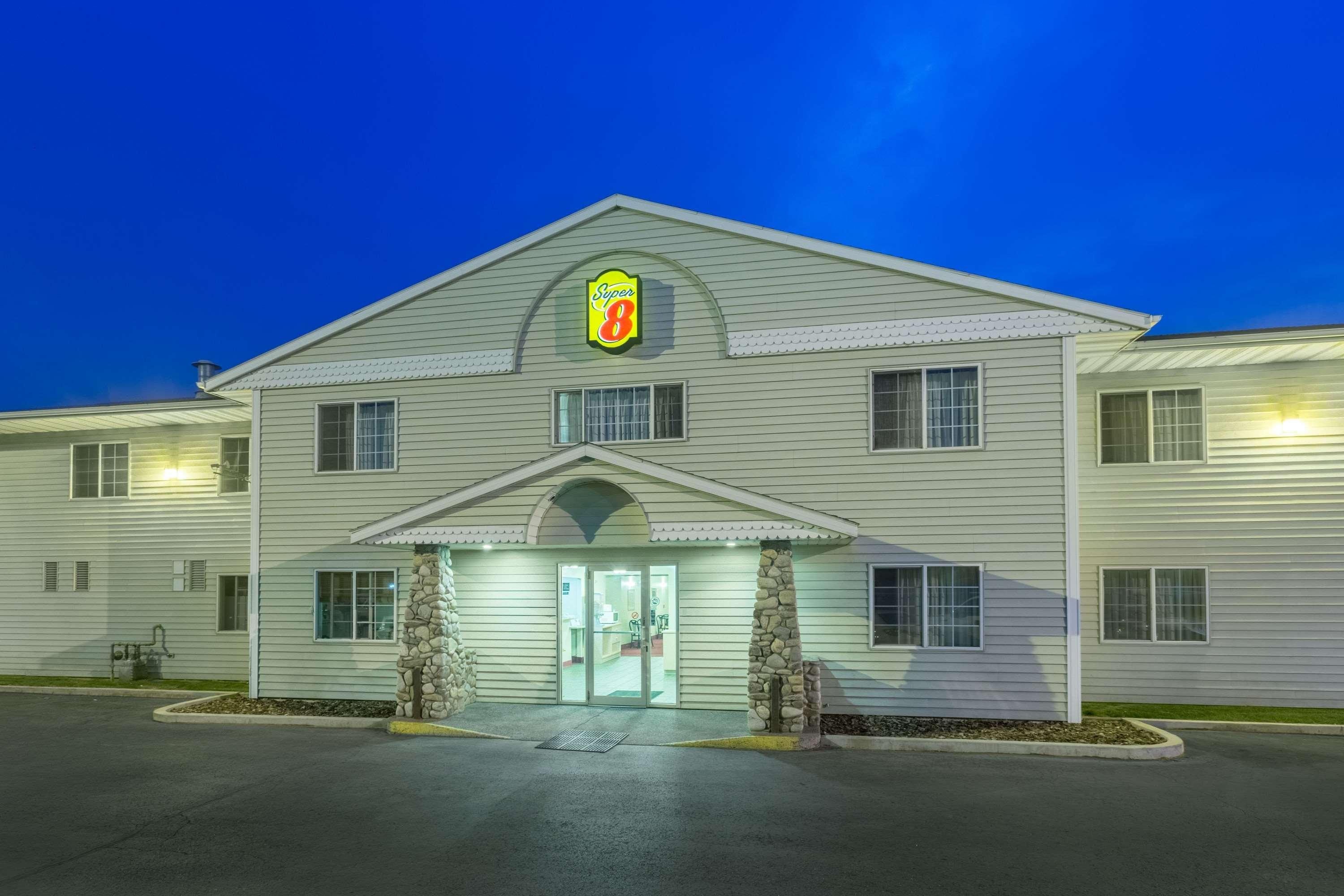 Super 8 By Wyndham Hamilton Hotel Exterior photo