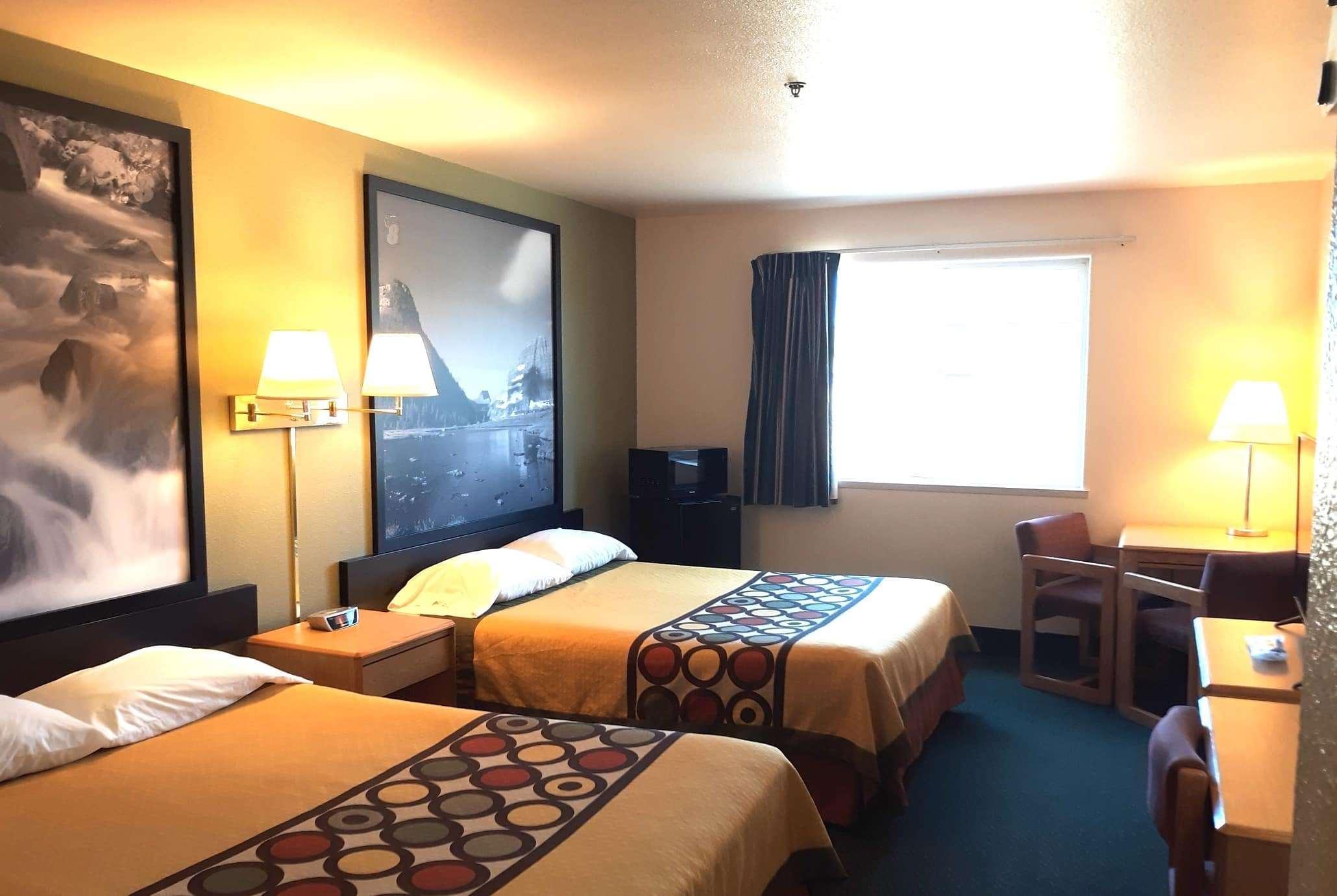 Super 8 By Wyndham Hamilton Hotel Exterior photo